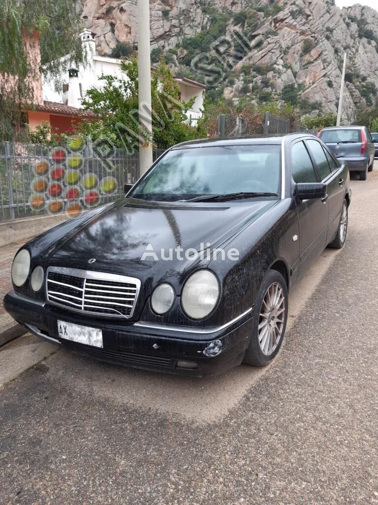 Mercedes-Benz 210 berlina