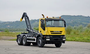IVECO TRAKKER 410  camión con gancho