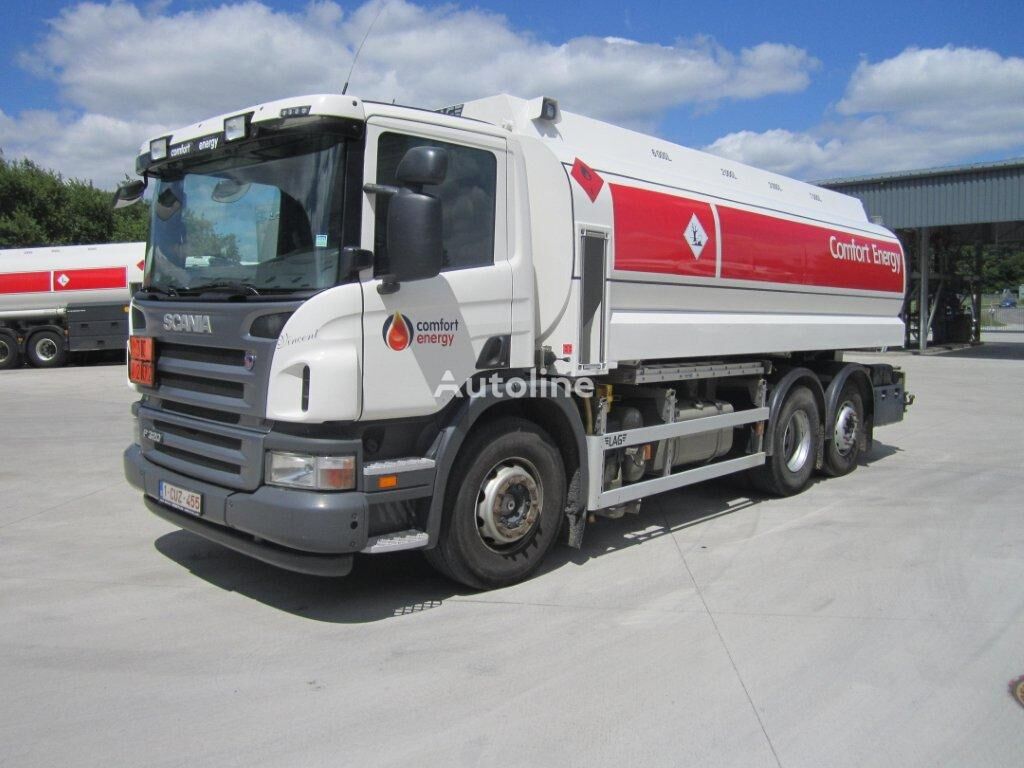 Scania P320 camión de combustible