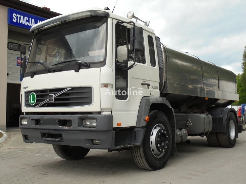 Volvo FL 220 camión para transporte de leche