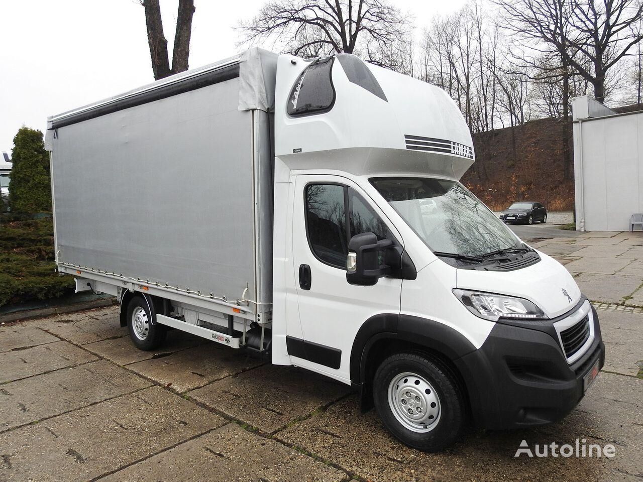 Peugeot BOXER  camión toldo